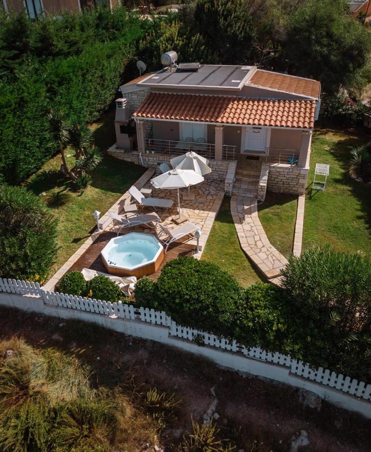 Neptune Sea House - Beachfront Agios Spyridon  Buitenkant foto