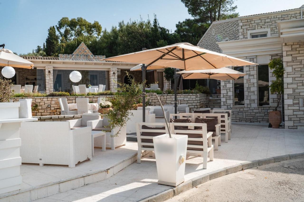 Neptune Sea House - Beachfront Agios Spyridon  Buitenkant foto