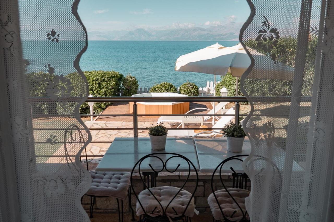 Neptune Sea House - Beachfront Agios Spyridon  Buitenkant foto